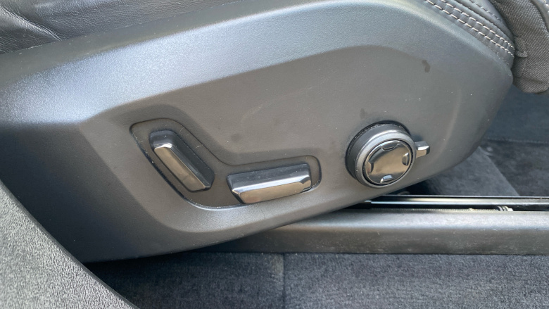 Volvo XC90 2.0 T8 PHEV Ultra Dark 5dr AWD Geartronic Estate